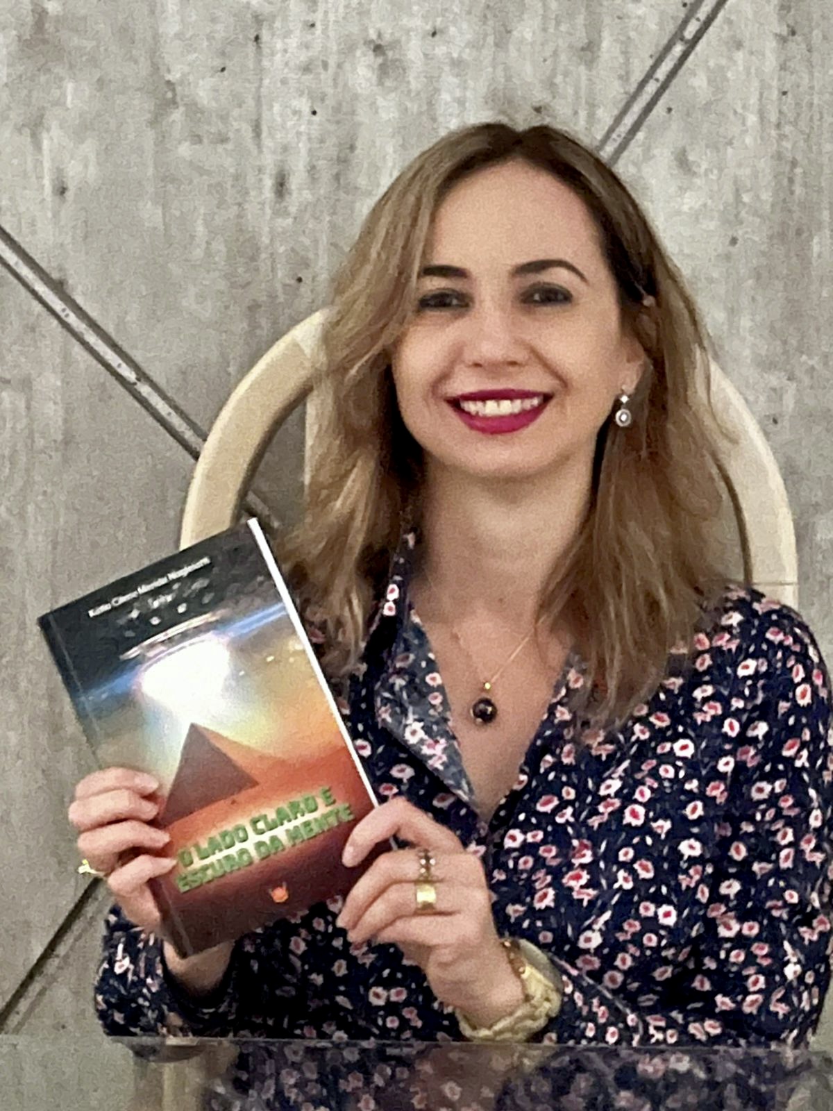 Lançamento do Livro: O Lado Claro e Escuro da Mente, escrito por Kátia Cilene Merida Nagleiatti, publicado pela Editora Isis