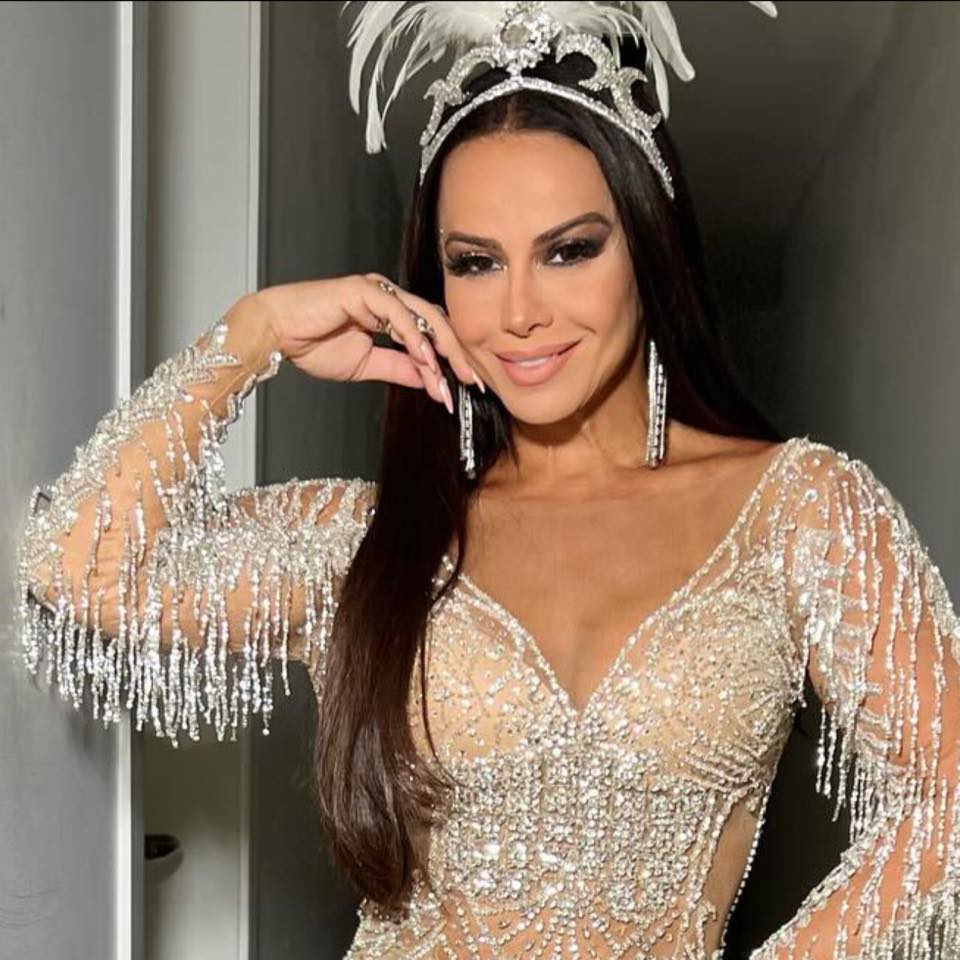 Viviane Araújo enfrenta críticas sobre sua idade, mas brilha como rainha do Carnaval