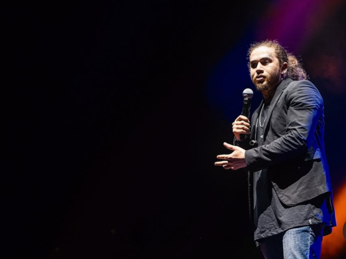 Risos que Curam: Whindersson Nunes Lota Teatro em Manaus e Reafirma Força Emocional no Palco